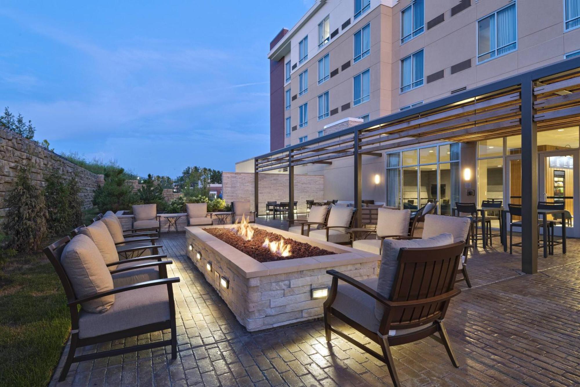 Courtyard St. Louis Brentwood Hotel Richmond Heights Eksteriør billede
